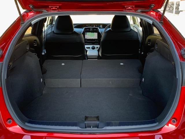 プリウス Ａプレミアム　ツーリングセレクション　セーフティセンス・純正ナビ・フルセグＴＶ・Ｂｌｕｅｔｏｏｔｈオーディオ・バックカメラ・ＥＴＣ・レーダークルーズ・パワーシート・シートヒーター・ＢＳＭ・ＨＵＤ・インテリジェントクリアランスソナー・禁煙車（24枚目）