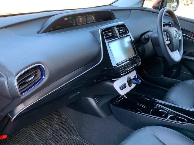 プリウス Ａプレミアム　ツーリングセレクション　セーフティセンス・純正ナビ・フルセグＴＶ・Ｂｌｕｅｔｏｏｔｈオーディオ・バックカメラ・ＥＴＣ・レーダークルーズ・パワーシート・シートヒーター・ＢＳＭ・ＨＵＤ・インテリジェントクリアランスソナー・禁煙車（40枚目）