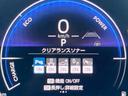 車両と壁などの静止物とのおおよその距離を超音波センサーによって検知して、メーター内のマルチインフォメーションディスプレイまたはマルチメディア画面に距離表示とブザー音、音声案内で運転者にお知らせします!