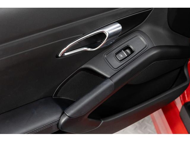 ７１８ボクスター ７１８ボクスターＳ　スポーツクロノパッケージ　黒ソフトトップ　黒レザーシート　シートヒーター　純正１９インチＡＷ　パドルシフト　ＰＡＳＭ　ナビ／ＴＶ（走行中視聴可）　ドラレコ　バックカメラ　ＥＴＣ　ＨＩＤ　禁煙車（60枚目）