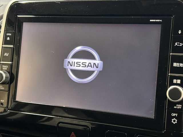 セレナ ハイウェイスター 後席モニター 9インチナビ プロパイロット 両側電動スライドドア 全方位カメラ 禁煙車 LEDヘッド フルセグ スマートキー Wエアコン ETC 電格ミラー ワンオーナー ブルートゥース ドラレコ(4枚目)