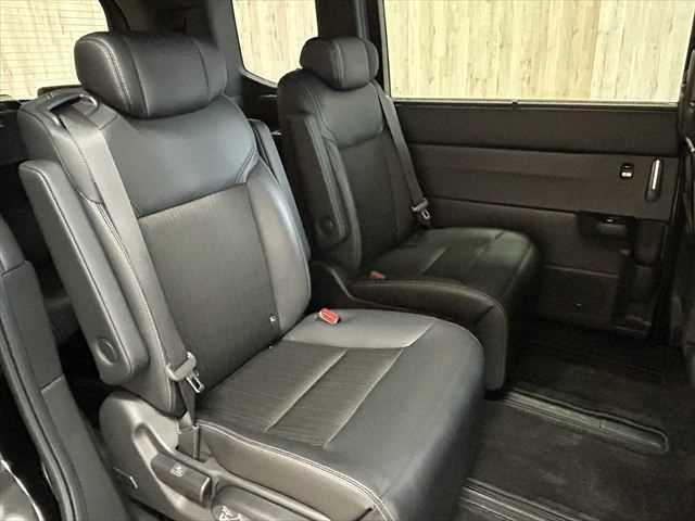 ステップワゴン ｅ：ＨＥＶスパーダ　６ヶ月走行無制限保証付き　１１．４型ナビ　ホンダセンシング　両側パワスラ　電動リア　ブラインドスポットモ二ター　禁煙車　ＭＴモード付　ハーフレザー　シートヒーター　ＥＴＣ２．０　フルセグ　ドラレコ（12枚目）