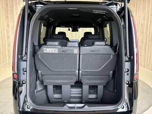 ステップワゴン ｅ：ＨＥＶスパーダ　６ヶ月走行無制限保証付き　１１．４型ナビ　ホンダセンシング　両側パワスラ　電動リア　ブラインドスポットモ二ター　禁煙車　ＭＴモード付　ハーフレザー　シートヒーター　ＥＴＣ２．０　フルセグ　ドラレコ（14枚目）