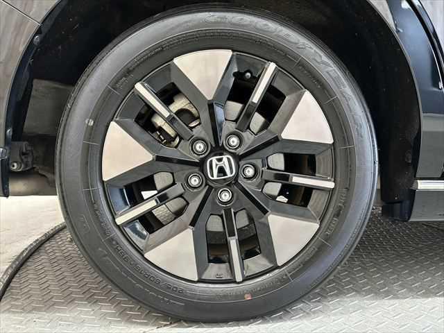 ステップワゴン ｅ：ＨＥＶスパーダ　６ヶ月走行無制限保証付き　１１．４型ナビ　ホンダセンシング　両側パワスラ　電動リア　ブラインドスポットモ二ター　禁煙車　ＭＴモード付　ハーフレザー　シートヒーター　ＥＴＣ２．０　フルセグ　ドラレコ（18枚目）