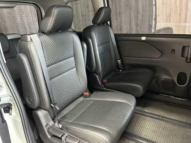セレナ e-パワー ハイウェイスターV アーバンクロム 特別仕様車 後席モニター 10インチ純正ナビ プロパイロット 両側パワースライドドア 禁煙車 防水シート レーダークルーズコントロール 衝突軽減ブレーキ BSM アラウンドビューモニター(13枚目)
