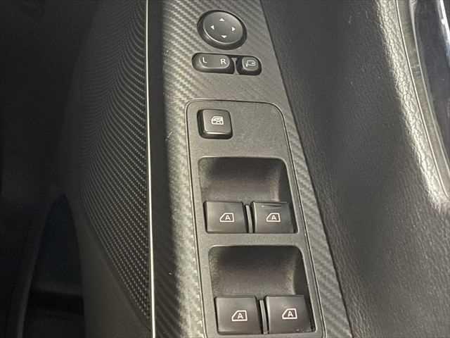 デリカD:5 アーバンギア G パワーパッケージ 純正10型ナビ 後席モニター 全方位カメラ E-アシスト 8人乗 4WD 禁煙車 レーダークルーズコントロール 衝突軽減ブレーキ レーンキープアシスト オートエアコン Wエアコン シートヒーター(10枚目)
