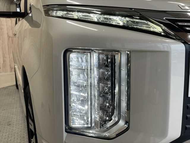 デリカD:5 アーバンギア G パワーパッケージ 純正10型ナビ 後席モニター 全方位カメラ E-アシスト 8人乗 4WD 禁煙車 レーダークルーズコントロール 衝突軽減ブレーキ レーンキープアシスト オートエアコン Wエアコン シートヒーター(16枚目)