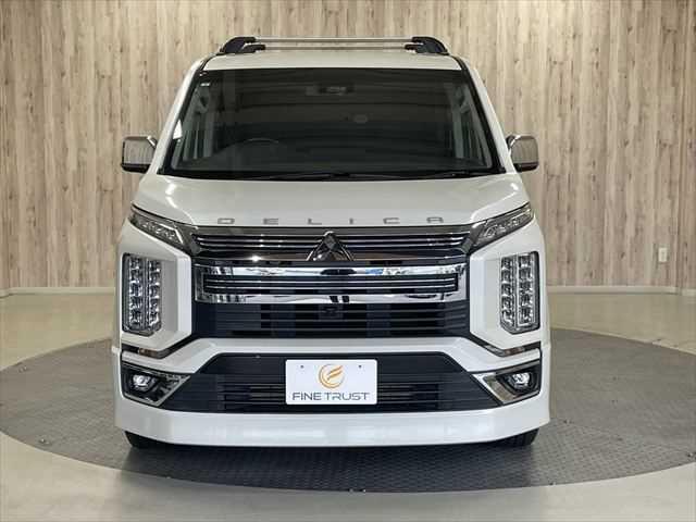 デリカD:5 アーバンギア G パワーパッケージ 純正10型ナビ 後席モニター 全方位カメラ E-アシスト 8人乗 4WD 禁煙車 レーダークルーズコントロール 衝突軽減ブレーキ レーンキープアシスト オートエアコン Wエアコン シートヒーター(18枚目)