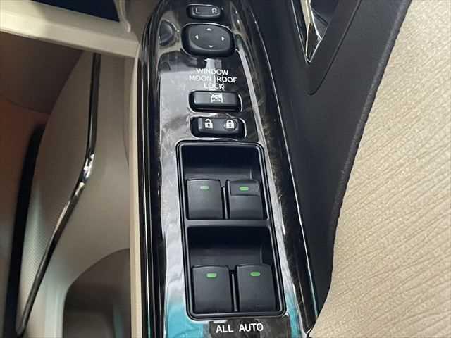 ヴェルファイアハイブリッド V 6ヶ月走行無制限保証付き Wサンルーフ 純正8型ナビ 両側パワースライドドア 電動リアゲート 寒冷地仕様 禁煙車 バックカメラ オットマン Wエアコン ETC 純正16インチアルミホイール クルコン(7枚目)