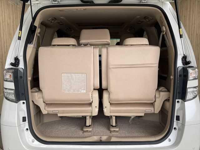 ヴェルファイアハイブリッド V 6ヶ月走行無制限保証付き Wサンルーフ 純正8型ナビ 両側パワースライドドア 電動リアゲート 寒冷地仕様 禁煙車 バックカメラ オットマン Wエアコン ETC 純正16インチアルミホイール クルコン(11枚目)