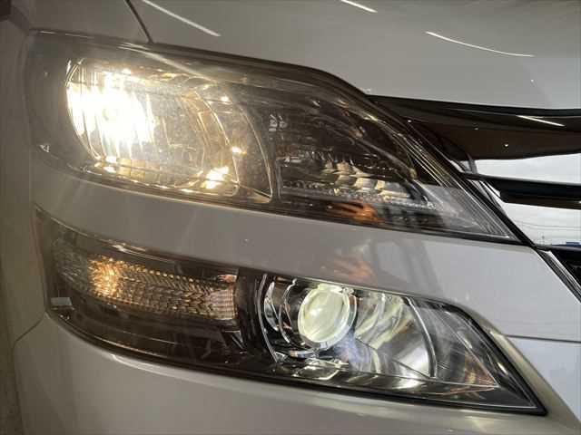 ヴェルファイアハイブリッド V 6ヶ月走行無制限保証付き Wサンルーフ 純正8型ナビ 両側パワースライドドア 電動リアゲート 寒冷地仕様 禁煙車 バックカメラ オットマン Wエアコン ETC 純正16インチアルミホイール クルコン(13枚目)