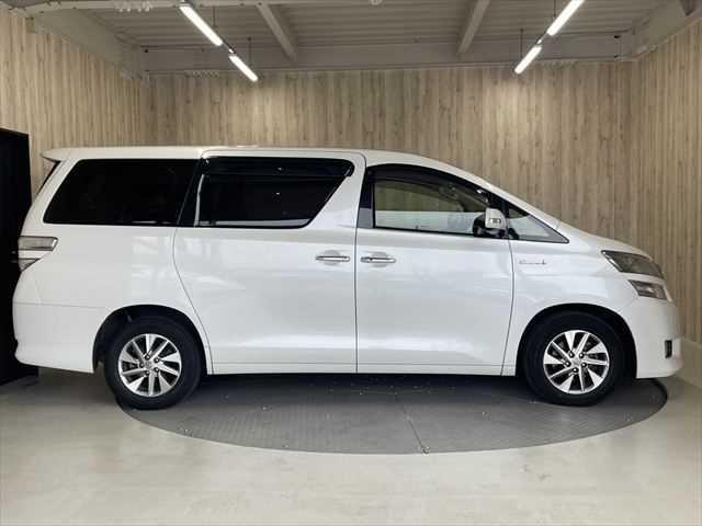 ヴェルファイアハイブリッド V 6ヶ月走行無制限保証付き Wサンルーフ 純正8型ナビ 両側パワースライドドア 電動リアゲート 寒冷地仕様 禁煙車 バックカメラ オットマン Wエアコン ETC 純正16インチアルミホイール クルコン(17枚目)