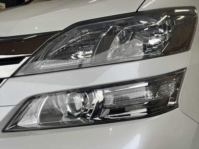 ヴェルファイアハイブリッド V 6ヶ月走行無制限保証付き Wサンルーフ 純正8型ナビ 両側パワースライドドア 電動リアゲート 寒冷地仕様 禁煙車 バックカメラ オットマン Wエアコン ETC 純正16インチアルミホイール クルコン(23枚目)