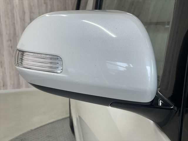 ヴェルファイアハイブリッド V 6ヶ月走行無制限保証付き Wサンルーフ 純正8型ナビ 両側パワースライドドア 電動リアゲート 寒冷地仕様 禁煙車 バックカメラ オットマン Wエアコン ETC 純正16インチアルミホイール クルコン(26枚目)