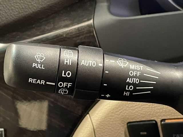 ヴェルファイアハイブリッド V 6ヶ月走行無制限保証付き Wサンルーフ 純正8型ナビ 両側パワースライドドア 電動リアゲート 寒冷地仕様 禁煙車 バックカメラ オットマン Wエアコン ETC 純正16インチアルミホイール クルコン(42枚目)