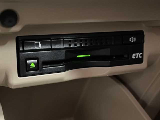 ヴェルファイアハイブリッド V 6ヶ月走行無制限保証付き Wサンルーフ 純正8型ナビ 両側パワースライドドア 電動リアゲート 寒冷地仕様 禁煙車 バックカメラ オットマン Wエアコン ETC 純正16インチアルミホイール クルコン(48枚目)