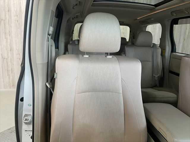 ヴェルファイアハイブリッド V 6ヶ月走行無制限保証付き Wサンルーフ 純正8型ナビ 両側パワースライドドア 電動リアゲート 寒冷地仕様 禁煙車 バックカメラ オットマン Wエアコン ETC 純正16インチアルミホイール クルコン(57枚目)