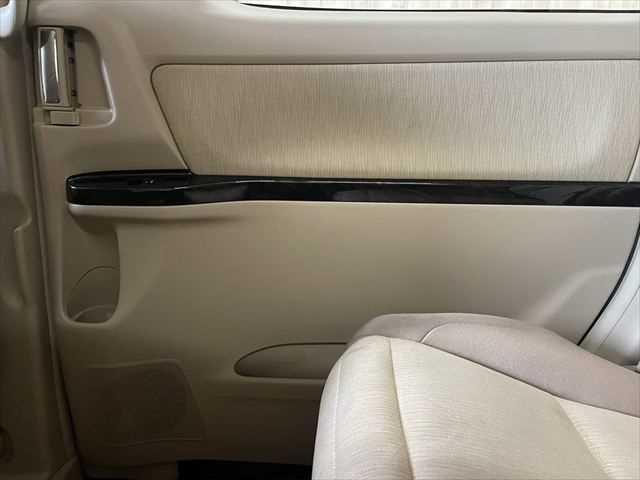 ヴェルファイアハイブリッド V 6ヶ月走行無制限保証付き Wサンルーフ 純正8型ナビ 両側パワースライドドア 電動リアゲート 寒冷地仕様 禁煙車 バックカメラ オットマン Wエアコン ETC 純正16インチアルミホイール クルコン(59枚目)