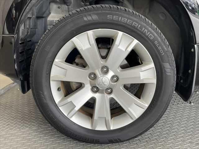 デリカD:5 D パワーパッケージ ディーゼル 4WD HDDナビ 両側パワースライドドア HIDヘッドライト 禁煙車 クルーズコントロール バックカメラ オートエアコン Wエアコン シートヒーター Bluetooth フルセグTV(30枚目)
