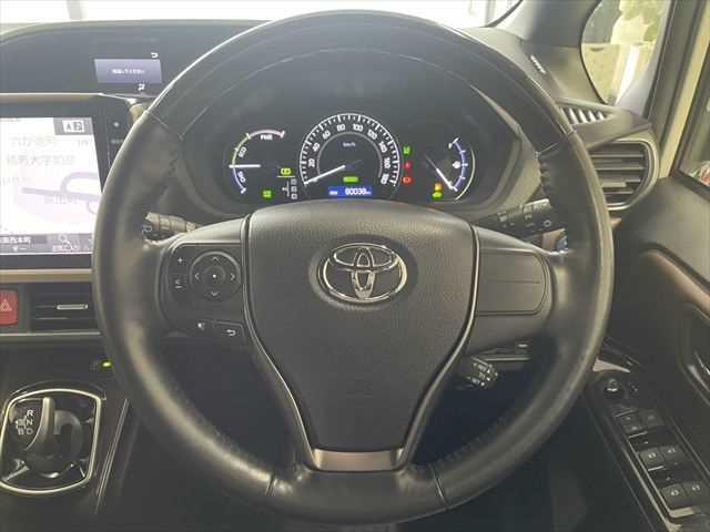 エスクァイア ハイブリッドGi プレミアムパッケージ 6ヶ月走行無制限保証付き モデリスタフルエアロ 11インチBIGX トヨタセーフティセンス 両側パワースライドドア LEDヘッドライト 禁煙車 クルコン バックカメラ 純正16型ナビ ETC スマキー(13枚目)