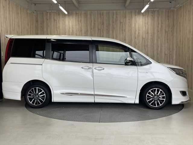 エスクァイア ハイブリッドGi プレミアムパッケージ 6ヶ月走行無制限保証付き モデリスタフルエアロ 11インチBIGX トヨタセーフティセンス 両側パワースライドドア LEDヘッドライト 禁煙車 クルコン バックカメラ 純正16型ナビ ETC スマキー(18枚目)