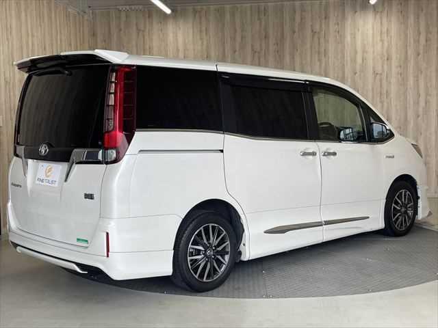 エスクァイア ハイブリッドGi プレミアムパッケージ 6ヶ月走行無制限保証付き モデリスタフルエアロ 11インチBIGX トヨタセーフティセンス 両側パワースライドドア LEDヘッドライト 禁煙車 クルコン バックカメラ 純正16型ナビ ETC スマキー(19枚目)