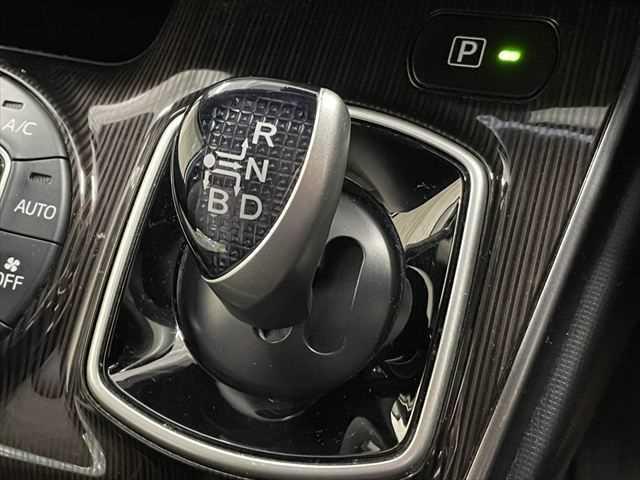 エスクァイア ハイブリッドGi プレミアムパッケージ 6ヶ月走行無制限保証付き モデリスタフルエアロ 11インチBIGX トヨタセーフティセンス 両側パワースライドドア LEDヘッドライト 禁煙車 クルコン バックカメラ 純正16型ナビ ETC スマキー(39枚目)