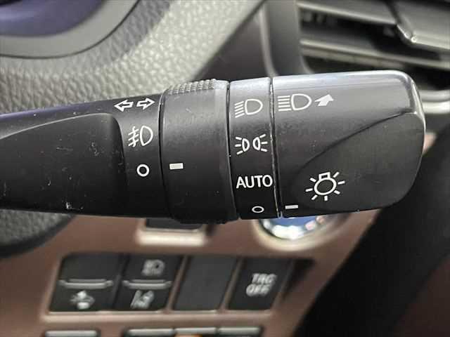 エスクァイア ハイブリッドGi プレミアムパッケージ 6ヶ月走行無制限保証付き モデリスタフルエアロ 11インチBIGX トヨタセーフティセンス 両側パワースライドドア LEDヘッドライト 禁煙車 クルコン バックカメラ 純正16型ナビ ETC スマキー(43枚目)