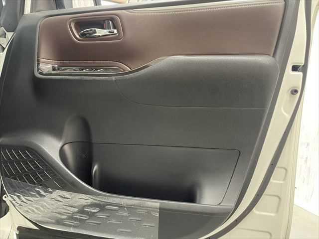 エスクァイア ハイブリッドGi プレミアムパッケージ 6ヶ月走行無制限保証付き モデリスタフルエアロ 11インチBIGX トヨタセーフティセンス 両側パワースライドドア LEDヘッドライト 禁煙車 クルコン バックカメラ 純正16型ナビ ETC スマキー(54枚目)