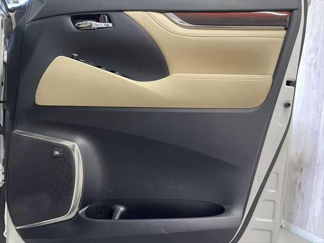 アルファードハイブリッド G 禁煙車 サンルーフ リアエンター JBLサウンド パノラミックビューM プリクラッシュS 禁煙車 両側電動スライド 衝突軽減ブレーキ レーダークルコン パワーバックドア ETC 4WD ドラレコ(56枚目)