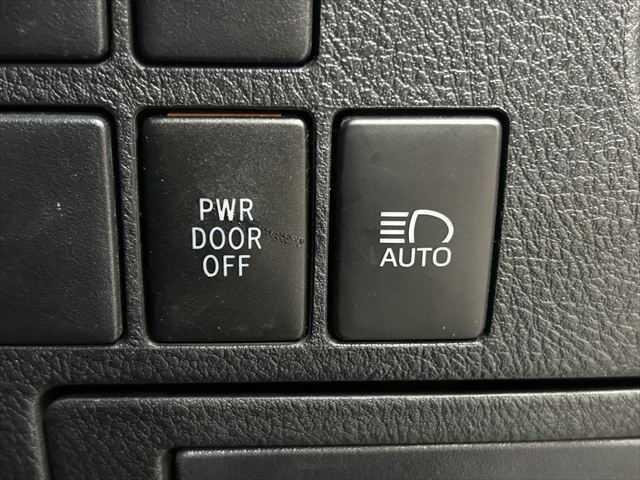 アルファード ２．５Ｓ　タイプゴールド　後期型　３眼ＬＥＤヘッドライト　９インチディスプレイオーディオＴＶ・ナビ　両側電動スライド　トヨタセーフティセンス　禁煙車　バックカメラ　オートマチックハイビーム　電動リアゲート　ハーフレザーシート（8枚目）