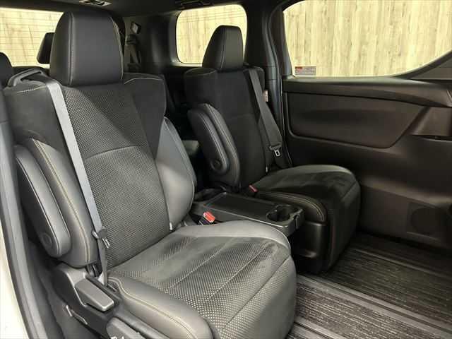 アルファード ２．５Ｓ　タイプゴールド　後期型　３眼ＬＥＤヘッドライト　９インチディスプレイオーディオＴＶ・ナビ　両側電動スライド　トヨタセーフティセンス　禁煙車　バックカメラ　オートマチックハイビーム　電動リアゲート　ハーフレザーシート（12枚目）