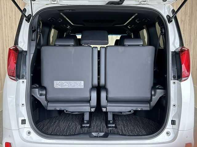 アルファード ２．５Ｓ　タイプゴールド　後期型　３眼ＬＥＤヘッドライト　９インチディスプレイオーディオＴＶ・ナビ　両側電動スライド　トヨタセーフティセンス　禁煙車　バックカメラ　オートマチックハイビーム　電動リアゲート　ハーフレザーシート（14枚目）