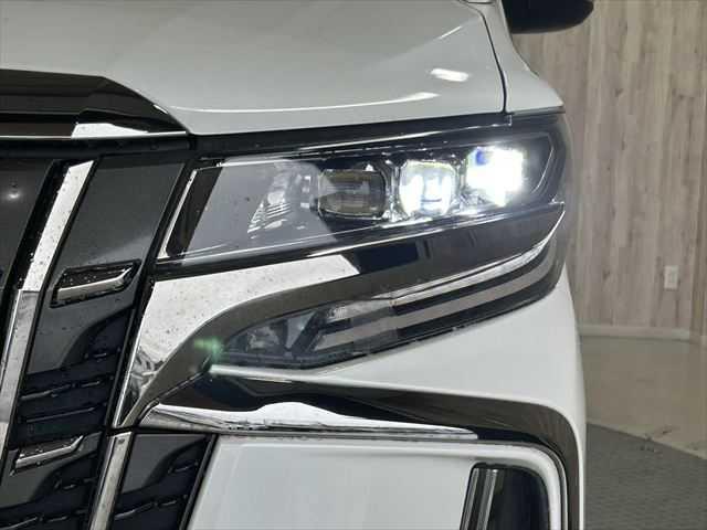 アルファード ２．５Ｓ　タイプゴールド　後期型　３眼ＬＥＤヘッドライト　９インチディスプレイオーディオＴＶ・ナビ　両側電動スライド　トヨタセーフティセンス　禁煙車　バックカメラ　オートマチックハイビーム　電動リアゲート　ハーフレザーシート（16枚目）
