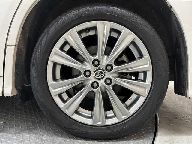 アルファード ２．５Ｓ　タイプゴールド　後期型　３眼ＬＥＤヘッドライト　９インチディスプレイオーディオＴＶ・ナビ　両側電動スライド　トヨタセーフティセンス　禁煙車　バックカメラ　オートマチックハイビーム　電動リアゲート　ハーフレザーシート（18枚目）