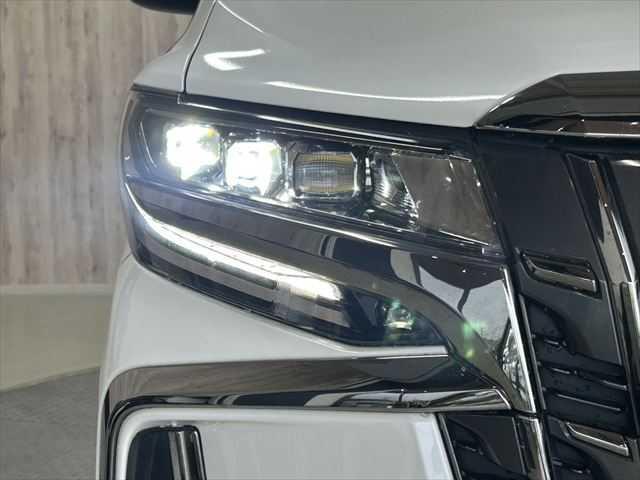 アルファード ２．５Ｓ　タイプゴールド　後期型　３眼ＬＥＤヘッドライト　９インチディスプレイオーディオＴＶ・ナビ　両側電動スライド　トヨタセーフティセンス　禁煙車　バックカメラ　オートマチックハイビーム　電動リアゲート　ハーフレザーシート（35枚目）