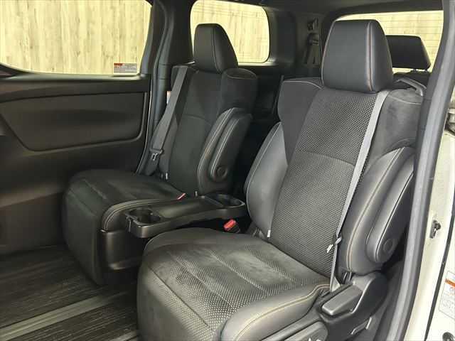 アルファード ２．５Ｓ　タイプゴールド　後期型　３眼ＬＥＤヘッドライト　９インチディスプレイオーディオＴＶ・ナビ　両側電動スライド　トヨタセーフティセンス　禁煙車　バックカメラ　オートマチックハイビーム　電動リアゲート　ハーフレザーシート（39枚目）