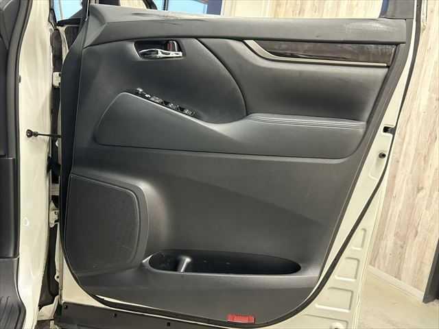 アルファード ２．５Ｓ　禁煙車　Ｗサンルーフ　モデリスタフルエアロ　１２．８インチフリップダウンモニター　１１型ＢＩＧＸ　マルチフォルケッタ２０ＡＷ　　トヨタセーフティセンス　レーダークルーズコントロール　両側電動スライド（56枚目）
