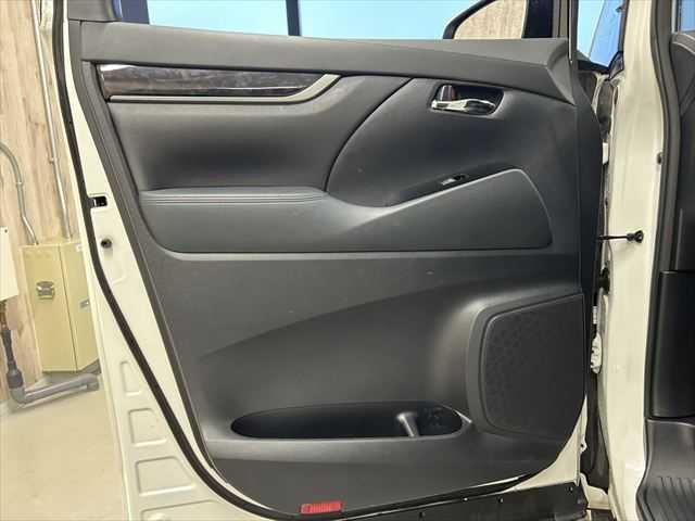 アルファード ２．５Ｓ　禁煙車　Ｗサンルーフ　モデリスタフルエアロ　１２．８インチフリップダウンモニター　１１型ＢＩＧＸ　マルチフォルケッタ２０ＡＷ　　トヨタセーフティセンス　レーダークルーズコントロール　両側電動スライド（64枚目）