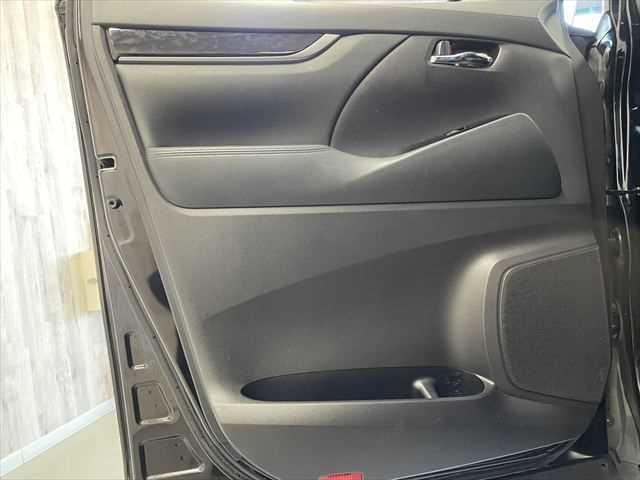 アルファード 2.5S タイプゴールド 禁煙車 12インチ後席モニター モデリスタフルエアロ 9インチディスプレイオーディオTV・DVD・ナビ機能 三眼LEDヘッド 電動リアゲート フルセグTV ハーフレザー 両側電動スライド 衝突軽減(65枚目)