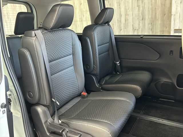 セレナ e-パワー XV 6ヶ月走行距離無制限保証付 10型フリップダウン 9型ナビ アラウンドビューモニター エマージェンシーブレーキ 両側電動スライド 禁煙車 LEDヘッド パーキングアシスト クルコン スマートキー(12枚目)