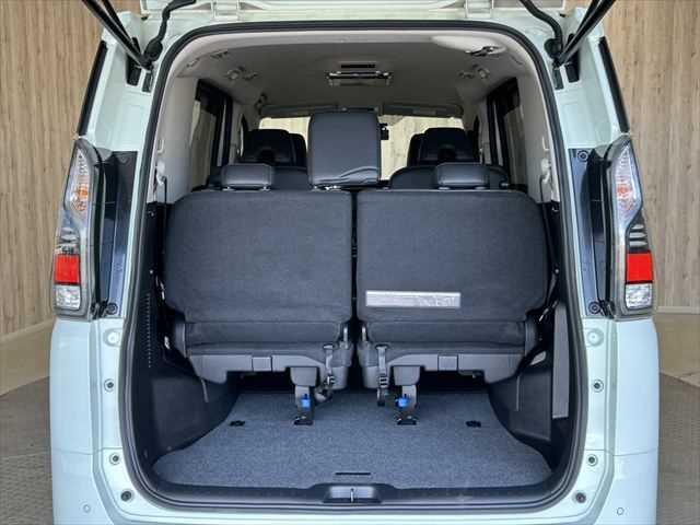 セレナ e-パワー XV 6ヶ月走行距離無制限保証付 10型フリップダウン 9型ナビ アラウンドビューモニター エマージェンシーブレーキ 両側電動スライド 禁煙車 LEDヘッド パーキングアシスト クルコン スマートキー(14枚目)