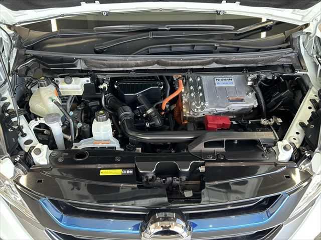 セレナ e-パワー XV 6ヶ月走行距離無制限保証付 10型フリップダウン 9型ナビ アラウンドビューモニター エマージェンシーブレーキ 両側電動スライド 禁煙車 LEDヘッド パーキングアシスト クルコン スマートキー(33枚目)