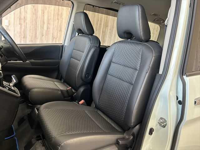 セレナ e-パワー XV 6ヶ月走行距離無制限保証付 10型フリップダウン 9型ナビ アラウンドビューモニター エマージェンシーブレーキ 両側電動スライド 禁煙車 LEDヘッド パーキングアシスト クルコン スマートキー(34枚目)