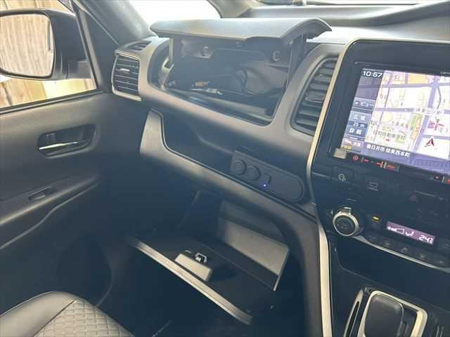 セレナ e-パワー XV 6ヶ月走行距離無制限保証付 10型フリップダウン 9型ナビ アラウンドビューモニター エマージェンシーブレーキ 両側電動スライド 禁煙車 LEDヘッド パーキングアシスト クルコン スマートキー(46枚目)