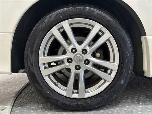 エルグランド ２５０ハイウェイスターブラックレザー　６ヶ月走行無制限保証付き　後席モニター　純正８インチＨＤＤナビ　黒本革シート　禁煙車　アラウンドビューモニター　両側電動スライド　クリアランスソナー　シートヒーター　ＤＶＤ再生　Ｂｌｕｅｔｏｏｔｈ対応（32枚目）