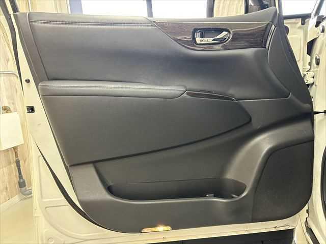 エルグランド ２５０ハイウェイスターブラックレザー　６ヶ月走行無制限保証付き　後席モニター　純正８インチＨＤＤナビ　黒本革シート　禁煙車　アラウンドビューモニター　両側電動スライド　クリアランスソナー　シートヒーター　ＤＶＤ再生　Ｂｌｕｅｔｏｏｔｈ対応（64枚目）