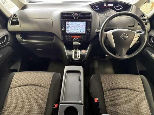 セレナ ハイウェイスターＳ－ＨＶアドバンスドセーフティパック　６ヶ月走行無制限保証付き　純正８インチナビ　後席モニター　両側電動スライドドア　ＬＥＤヘッドライト　クルーズコントロール　禁煙車　アラウンドビュー　ＤＶＤ再生　　フルセグＴＶ　　衝突軽減ブレーキ（3枚目）