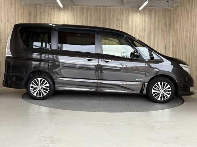 セレナ ハイウェイスターＳ－ＨＶアドバンスドセーフティパック　６ヶ月走行無制限保証付き　純正８インチナビ　後席モニター　両側電動スライドドア　ＬＥＤヘッドライト　クルーズコントロール　禁煙車　アラウンドビュー　ＤＶＤ再生　　フルセグＴＶ　　衝突軽減ブレーキ（17枚目）