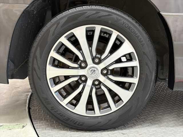 セレナ ハイウェイスターＳ－ＨＶアドバンスドセーフティパック　６ヶ月走行無制限保証付き　純正８インチナビ　後席モニター　両側電動スライドドア　ＬＥＤヘッドライト　クルーズコントロール　禁煙車　アラウンドビュー　ＤＶＤ再生　　フルセグＴＶ　　衝突軽減ブレーキ（26枚目）